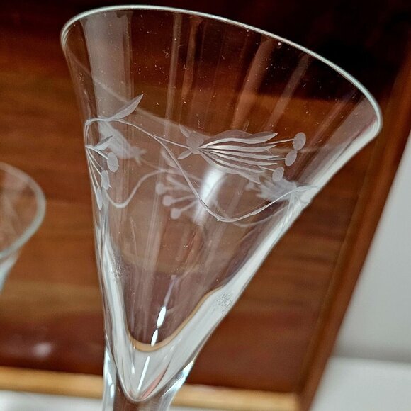 3 Vintage Flowers Crystal Wine Glasses 7.5" made in Romania etched leaf garland - Picture 8 of 11